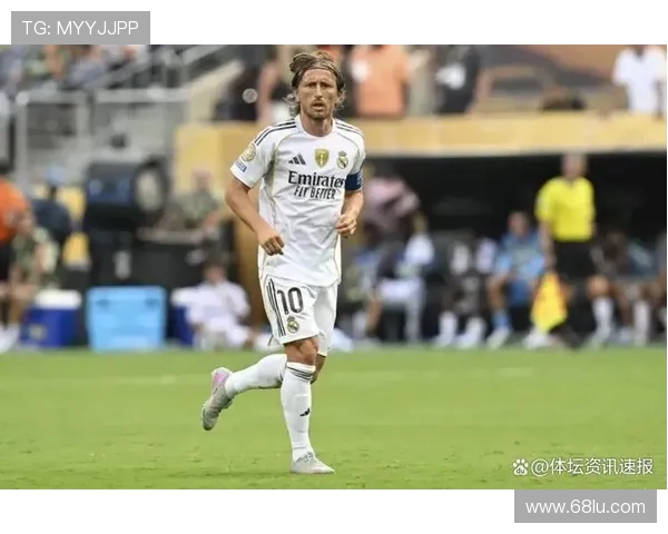 莫德里奇:足球场上的指挥官与传奇中场的辉煌历程与成就解析 莫德里奇:足球场上的指挥官与传奇中场的辉煌历程与成就解析