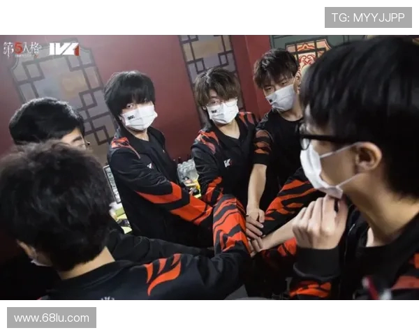 FPX战队状态引发热议观众与专家观点大相径庭